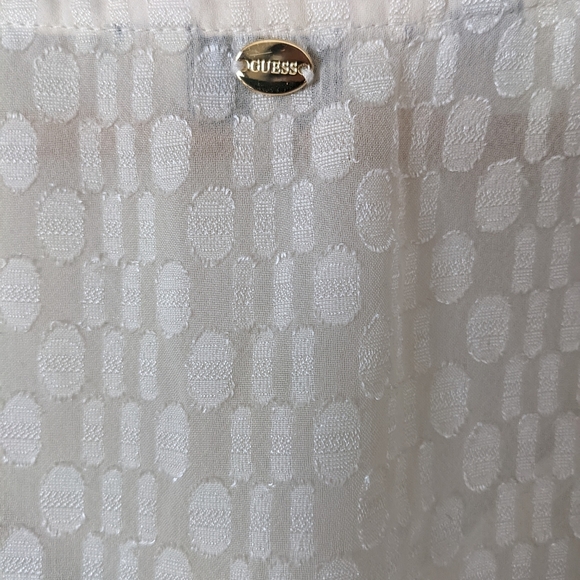 Guess Cream V-neck Chiffon Blouse Size Medium - Picture 12 of 13